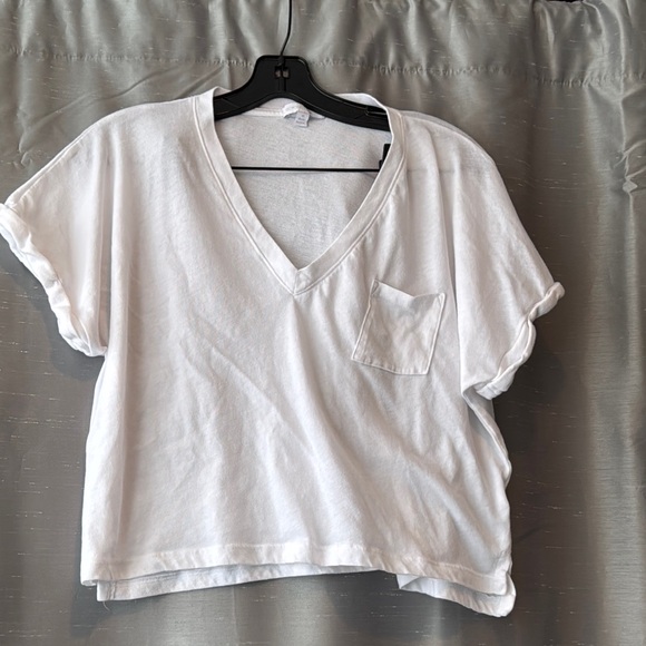 Beyond Yoga Tops - Beyond Yoga White V-Neck Crop Top